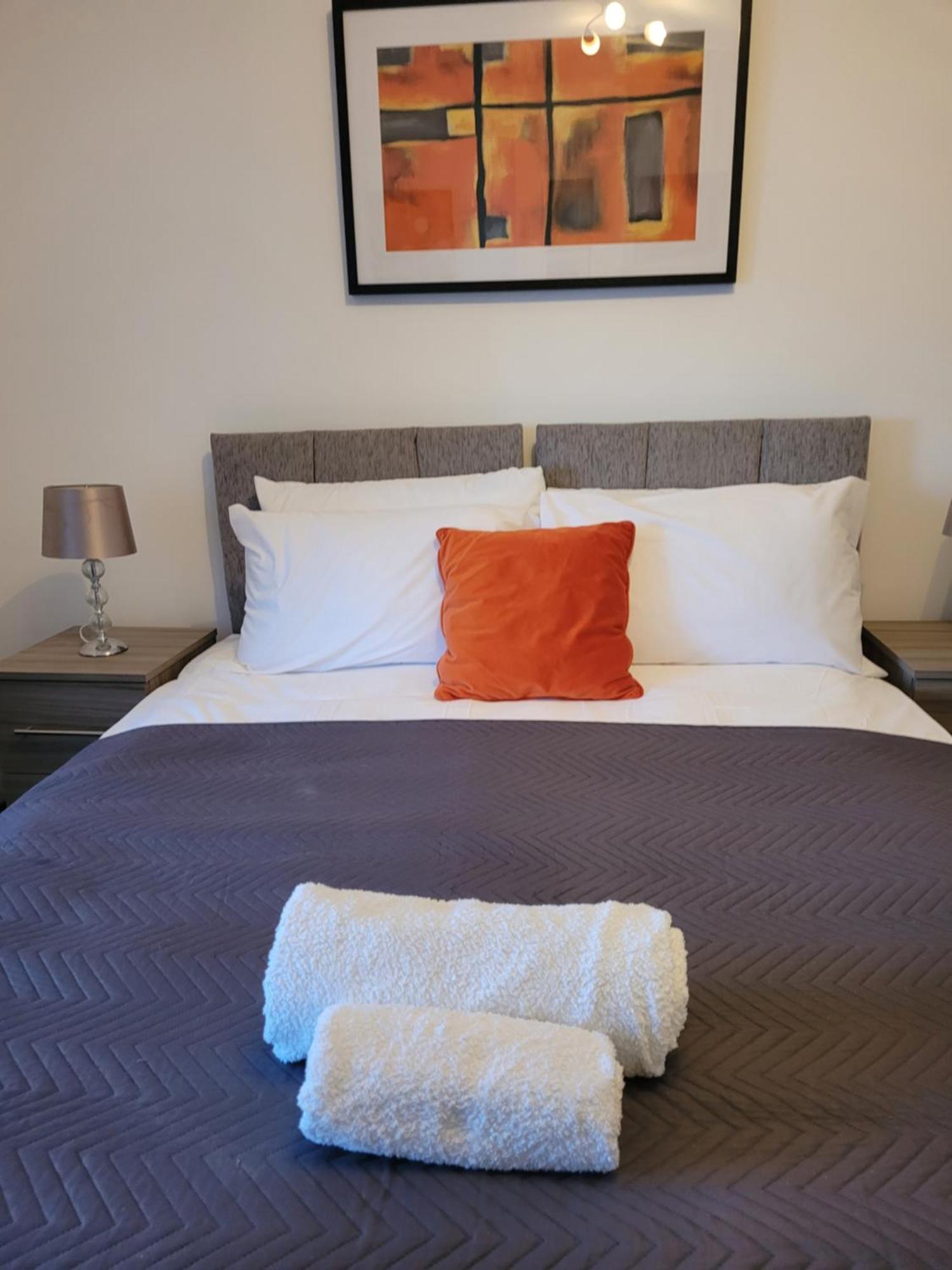 Silvertree Lodge - 2 Double Bed Flat With Parking هيميل هيمبستيد المظهر الخارجي الصورة