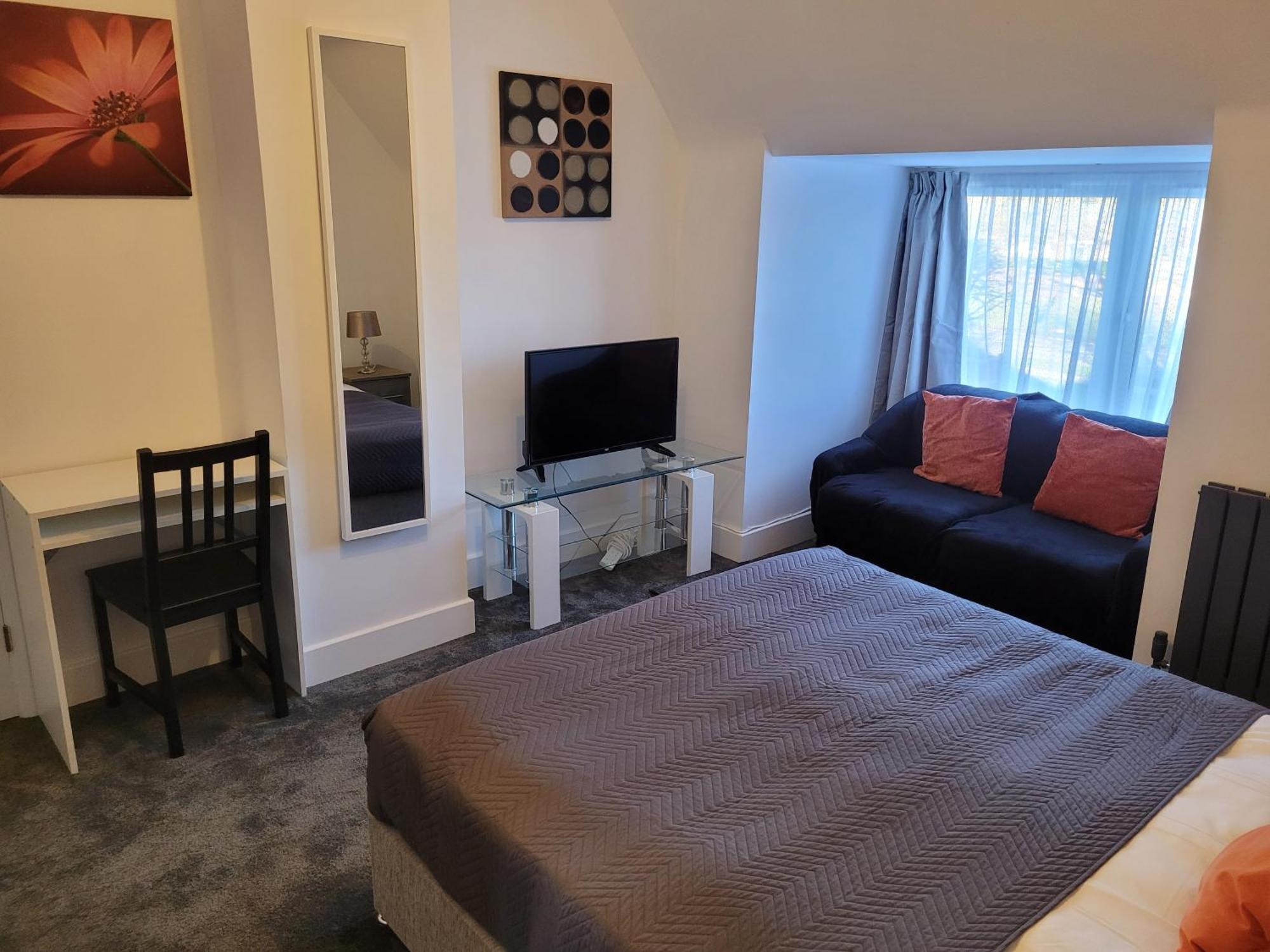 Silvertree Lodge - 2 Double Bed Flat With Parking هيميل هيمبستيد المظهر الخارجي الصورة